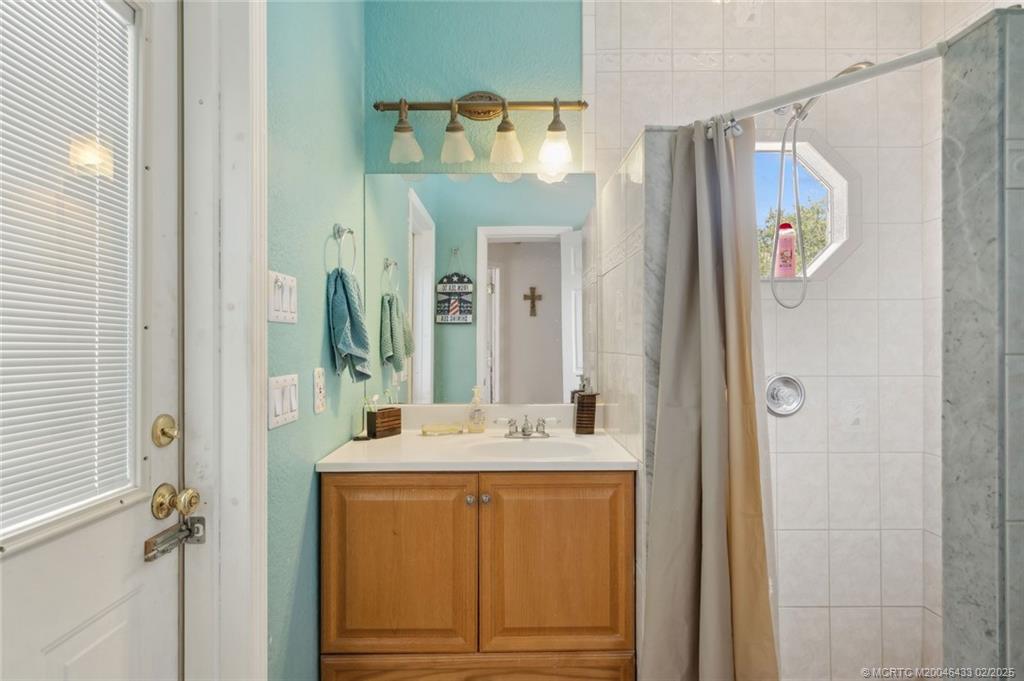 Jensen Beach, Florida 34957, United States, 4 Bedrooms Bedrooms, ,4 BathroomsBathrooms,Residential,Pending,46856