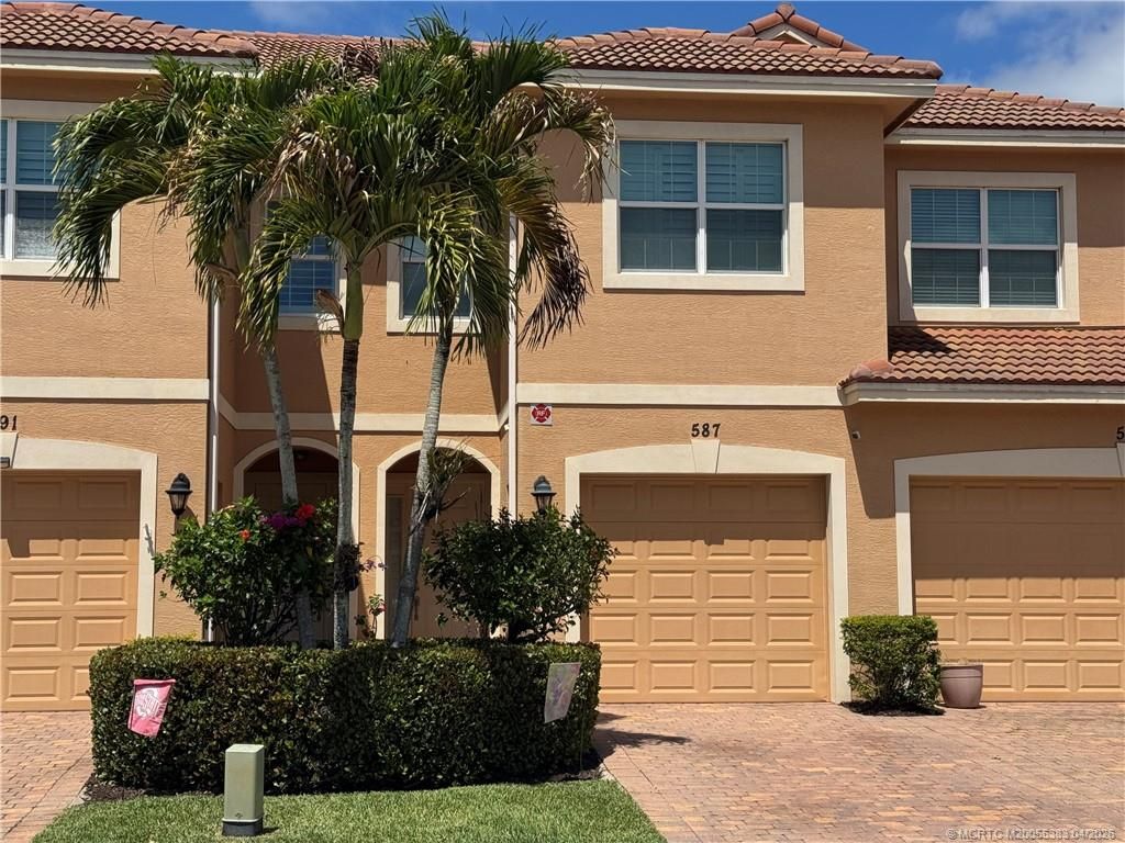 Photo of 587 SW Glen Crest Way, Stuart, FL 34997 (MLS # M20055383)