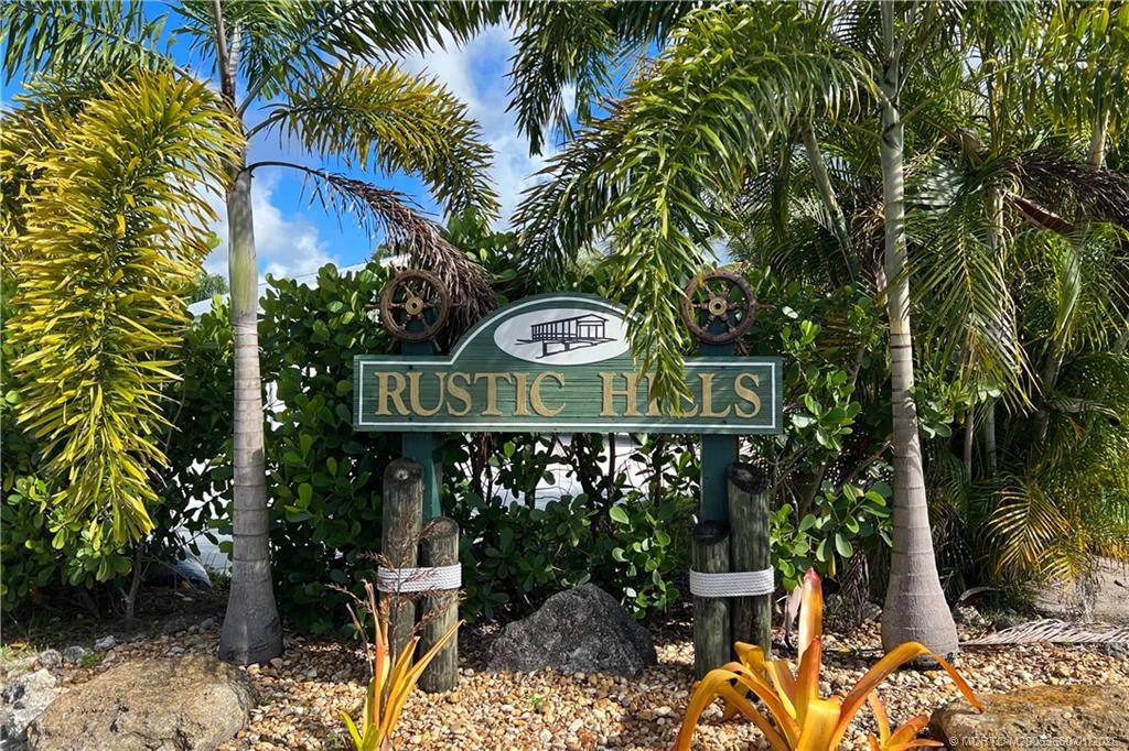 3181 SW Lake Terrace