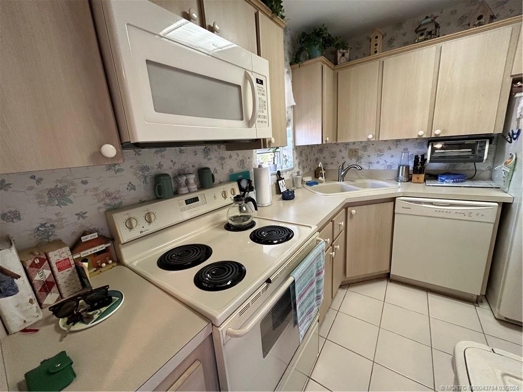 Stuart, Florida 34994, United States, 2 Bedrooms Bedrooms, ,2 BathroomsBathrooms,Residential,Pending,63305