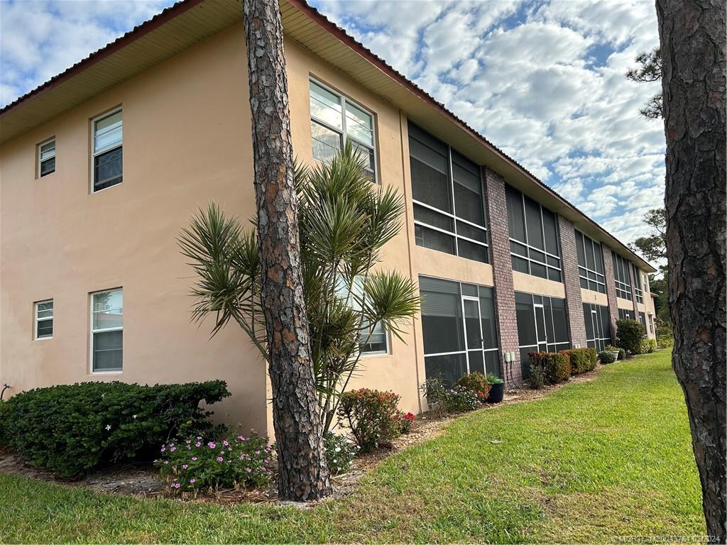 Stuart, Florida 34994, United States, 2 Bedrooms Bedrooms, ,2 BathroomsBathrooms,Residential,Pending,63305