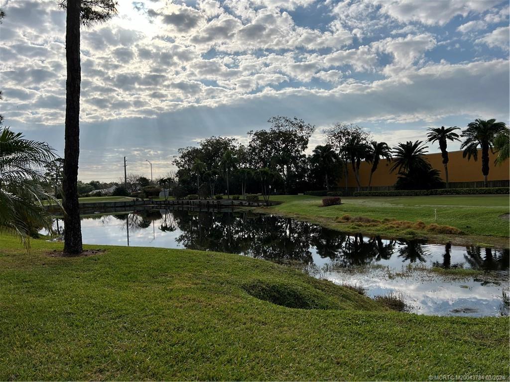 Stuart, Florida 34994, United States, 2 Bedrooms Bedrooms, ,2 BathroomsBathrooms,Residential,Pending,63305