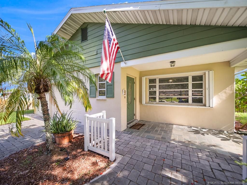 Photo of 420 SW 7th Street, Stuart, FL 34994 (MLS # M20040595)