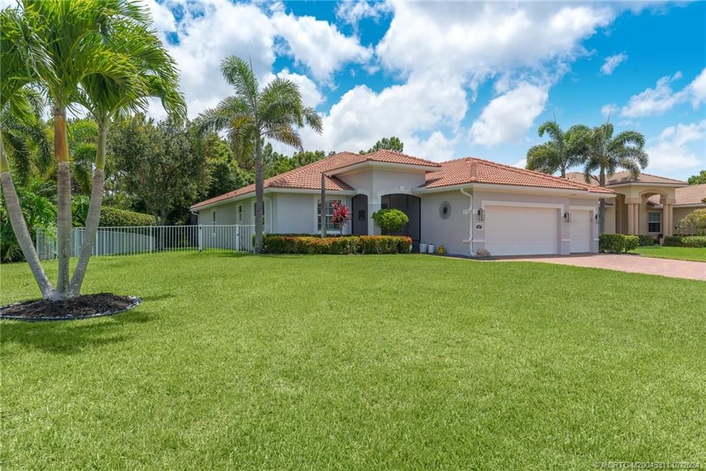 Photo of 1236 SE Conference Circle, Stuart, FL 34997 (MLS # M20045311)