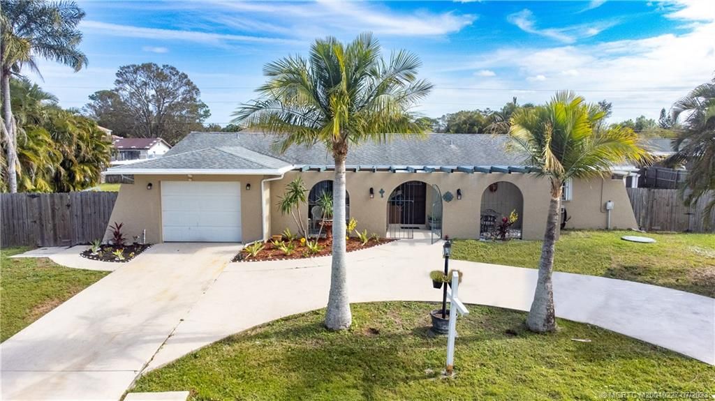 Photo of 765 SW Byron Street, Port Saint Lucie, FL 34983 (MLS # M20040227)