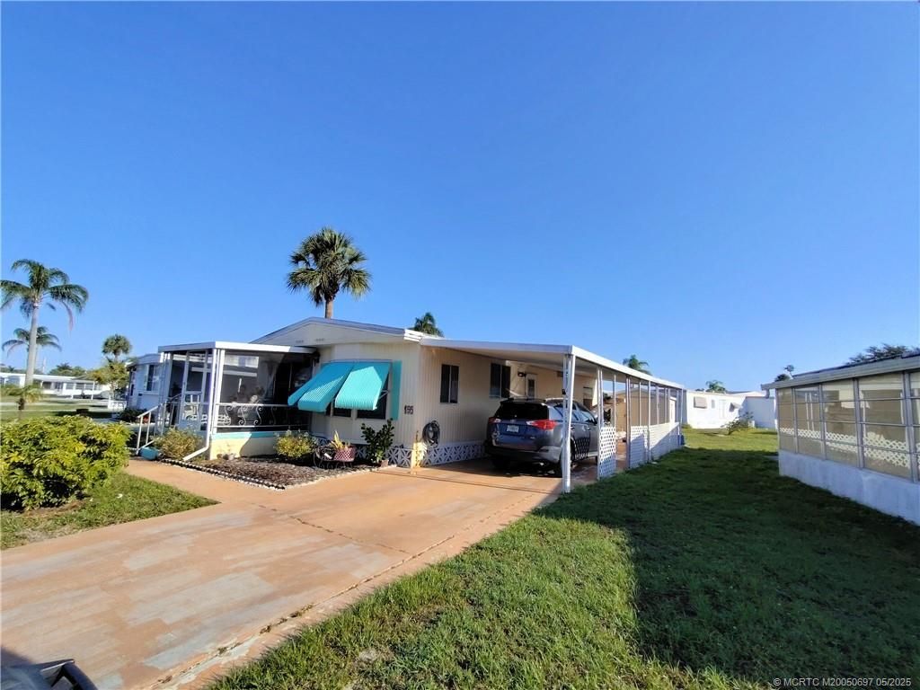 Photo of 195 SE Trafalgar Terrace, Stuart, FL 34994 (MLS # M20050697)