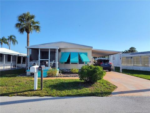 Photo of 195 SE Trafalgar Terrace, Stuart, FL 34994 (MLS # M20050697)