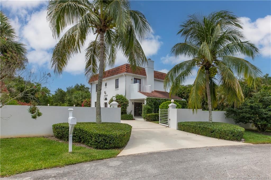 Photo of 4203 SE Honey Hill Lane, Stuart, FL 34997 (MLS # M20040498)