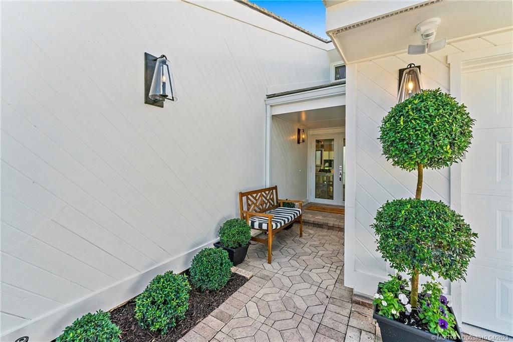 Photo of 17263 Bay Street, Jupiter, FL 33477 (MLS # M20038910)