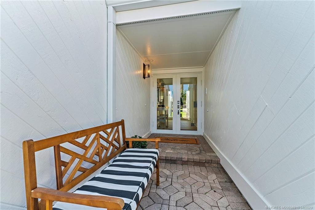 Photo of 17263 Bay Street, Jupiter, FL 33477 (MLS # M20038910)