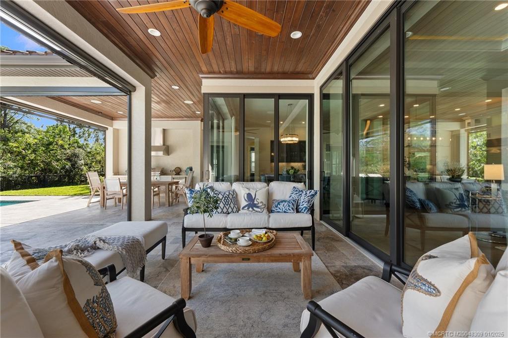 Palm City, Florida 34990, United States, 3 Bedrooms Bedrooms, ,4 BathroomsBathrooms,Residential,Pending,20339