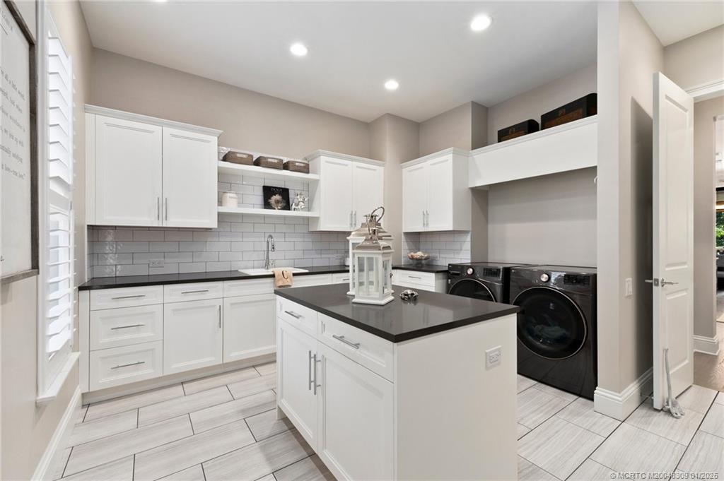 Palm City, Florida 34990, United States, 3 Bedrooms Bedrooms, ,4 BathroomsBathrooms,Residential,Pending,20339