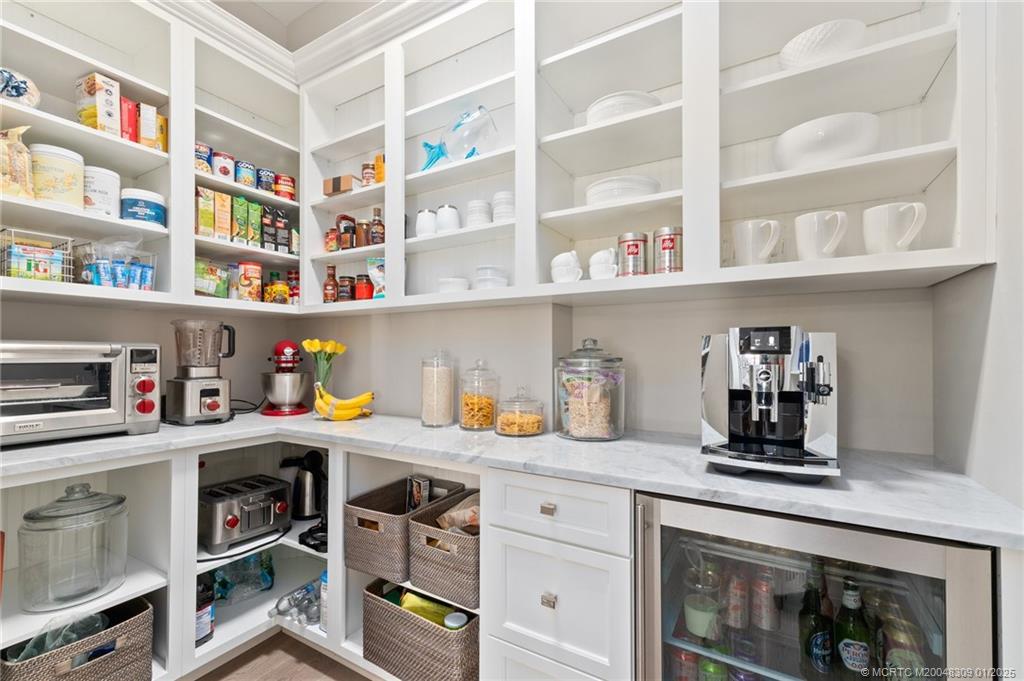 Palm City, Florida 34990, United States, 3 Bedrooms Bedrooms, ,4 BathroomsBathrooms,Residential,Pending,20339