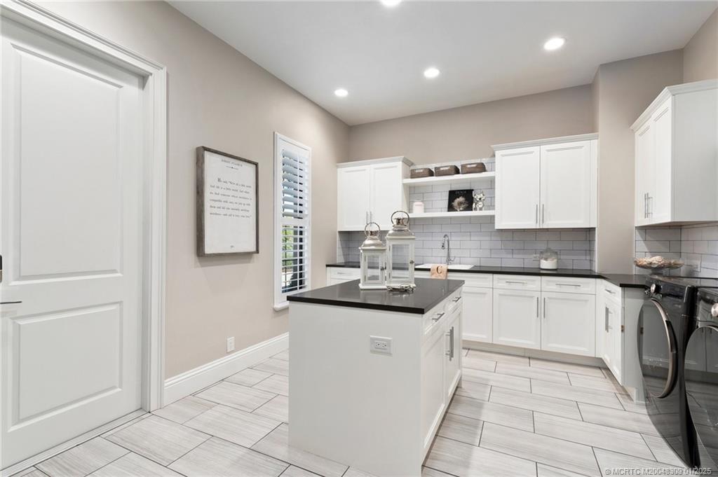 Palm City, Florida 34990, United States, 3 Bedrooms Bedrooms, ,4 BathroomsBathrooms,Residential,Pending,20339