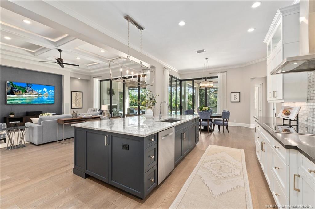 Palm City, Florida 34990, United States, 3 Bedrooms Bedrooms, ,4 BathroomsBathrooms,Residential,Pending,20339