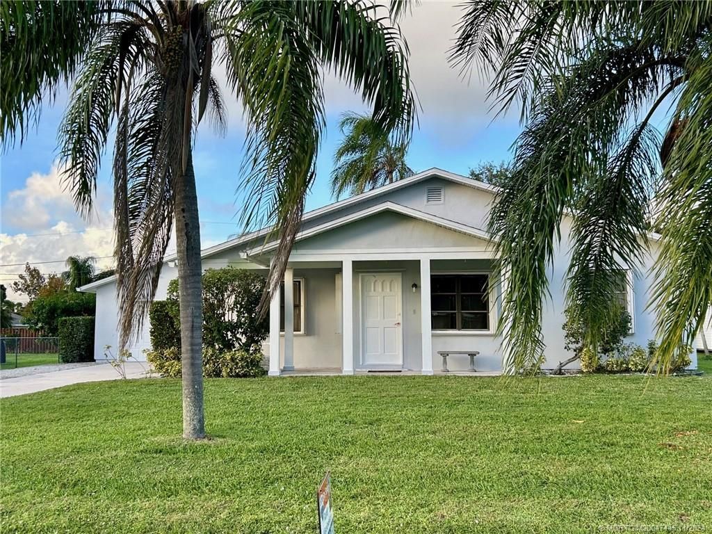 Photo of 1685 SE Grapeland Avenue, Port Saint Lucie, FL 34952 (MLS # M20047445)