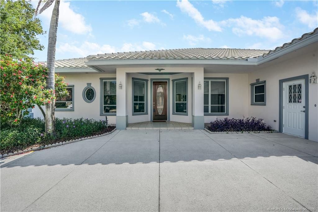 Photo of 10321 SE Bluefish Court SE, Hobe Sound, FL 33455 (MLS # M20049480)