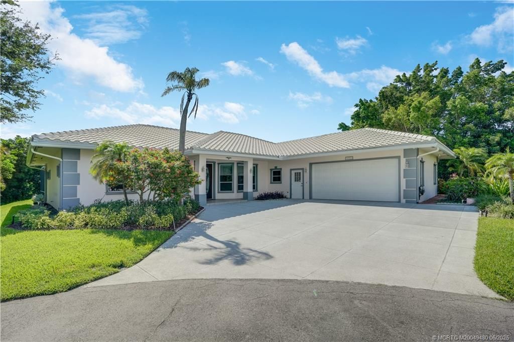 Photo of 10321 SE Bluefish Court SE, Hobe Sound, FL 33455 (MLS # M20049480)