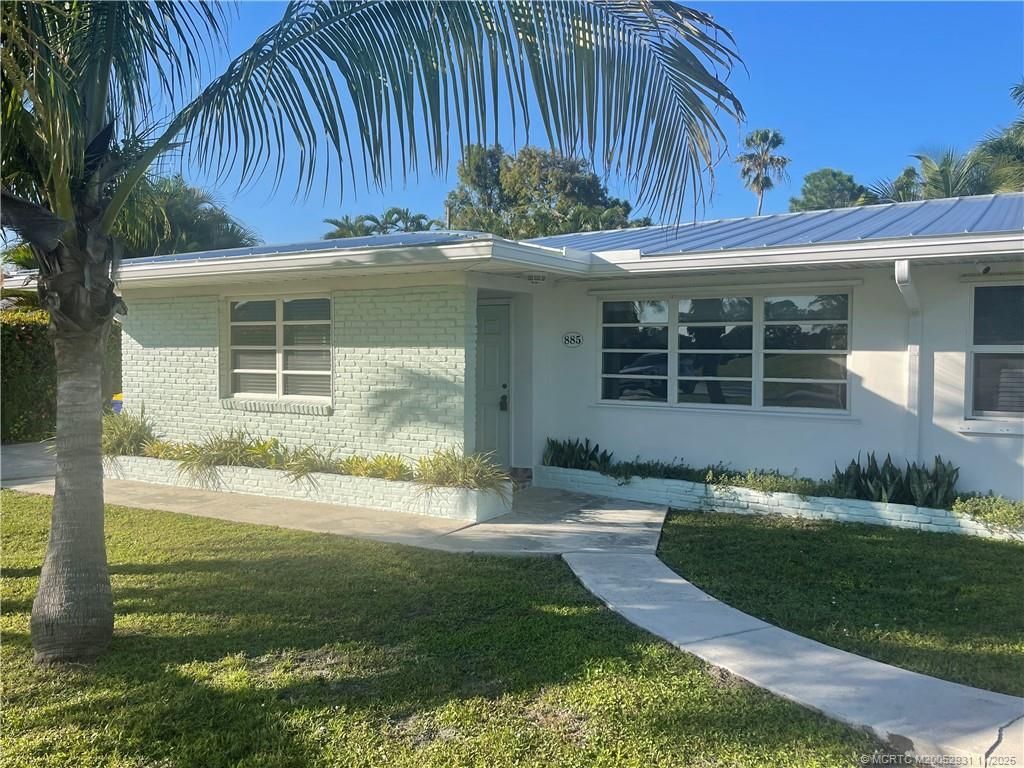 Photo of 885 NW River Shores Boulevard, Stuart, FL 34994 (MLS # M20052931)