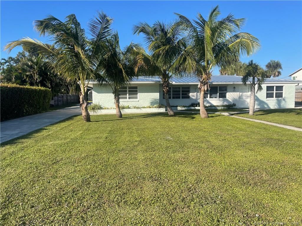 Photo of 885 NW River Shores Boulevard, Stuart, FL 34994 (MLS # M20052931)