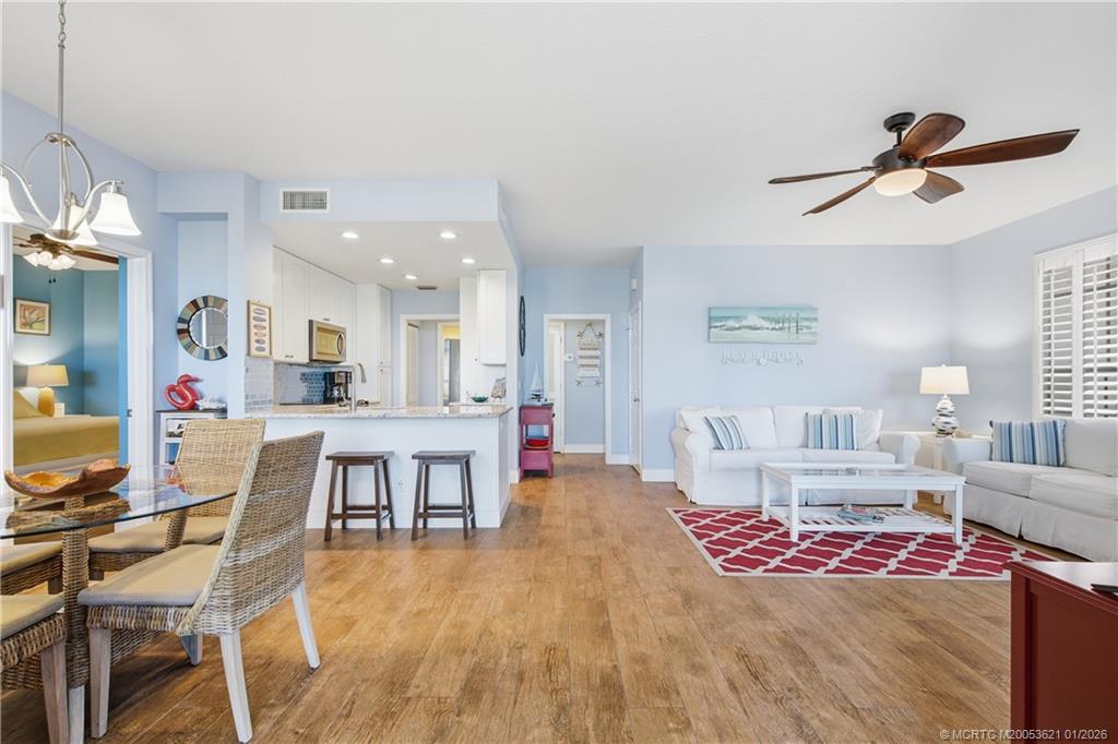 391 NE Plantation Road 215