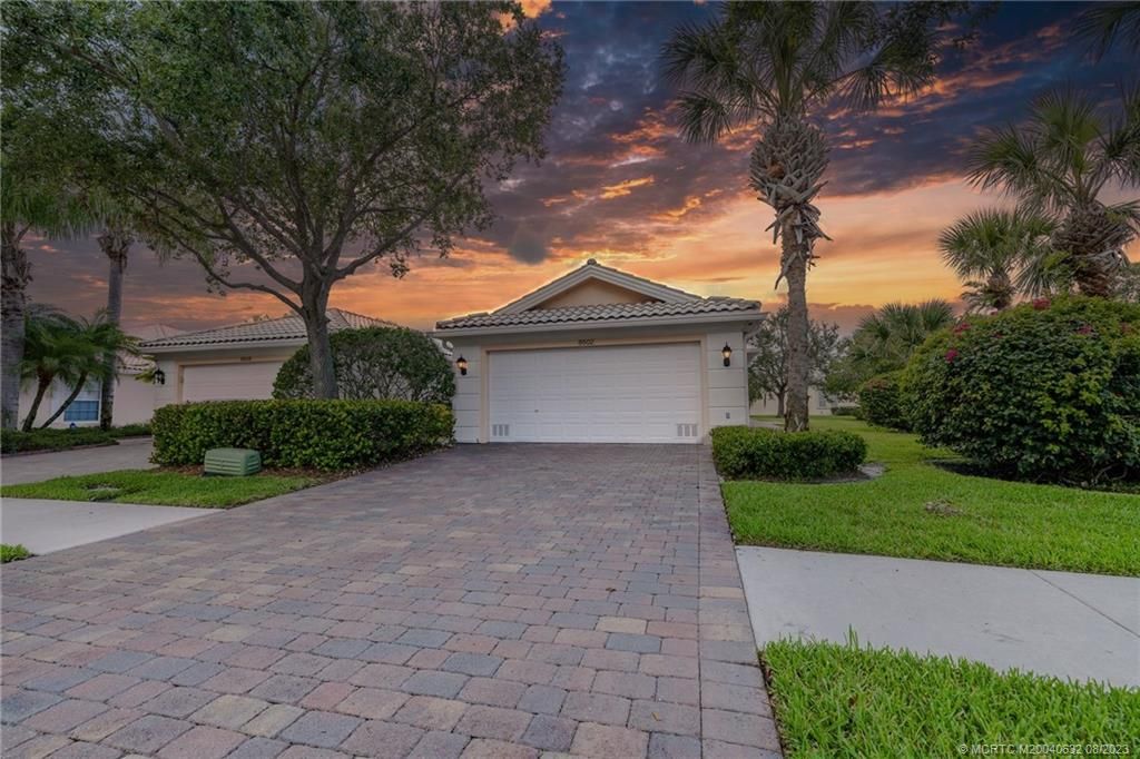 Photo of 8502 SE Retreat Drive, Hobe Sound, FL 33455 (MLS # M20040632)