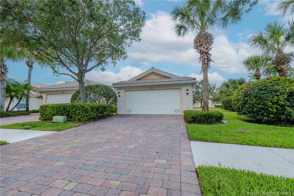Photo of 8502 SE Retreat Drive, Hobe Sound, FL 33455 (MLS # M20040632)
