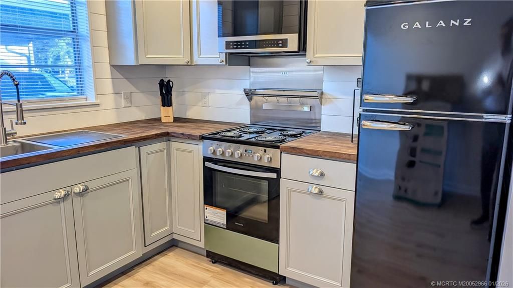 Photo of 2950 SE Ocean Boulevard #5-2, Stuart, FL 34996 (MLS # M20052966)