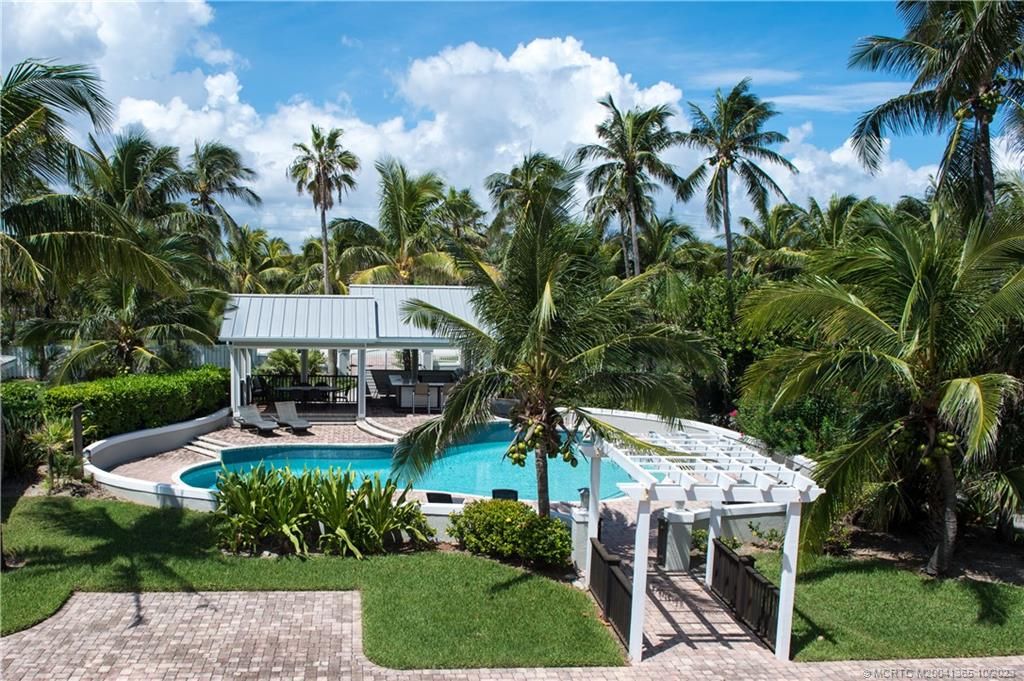 Photo of 1871 NE Ocean Boulevard #LOWER GUEST HOUSE, Stuart, FL 34957 (MLS # M20041365)