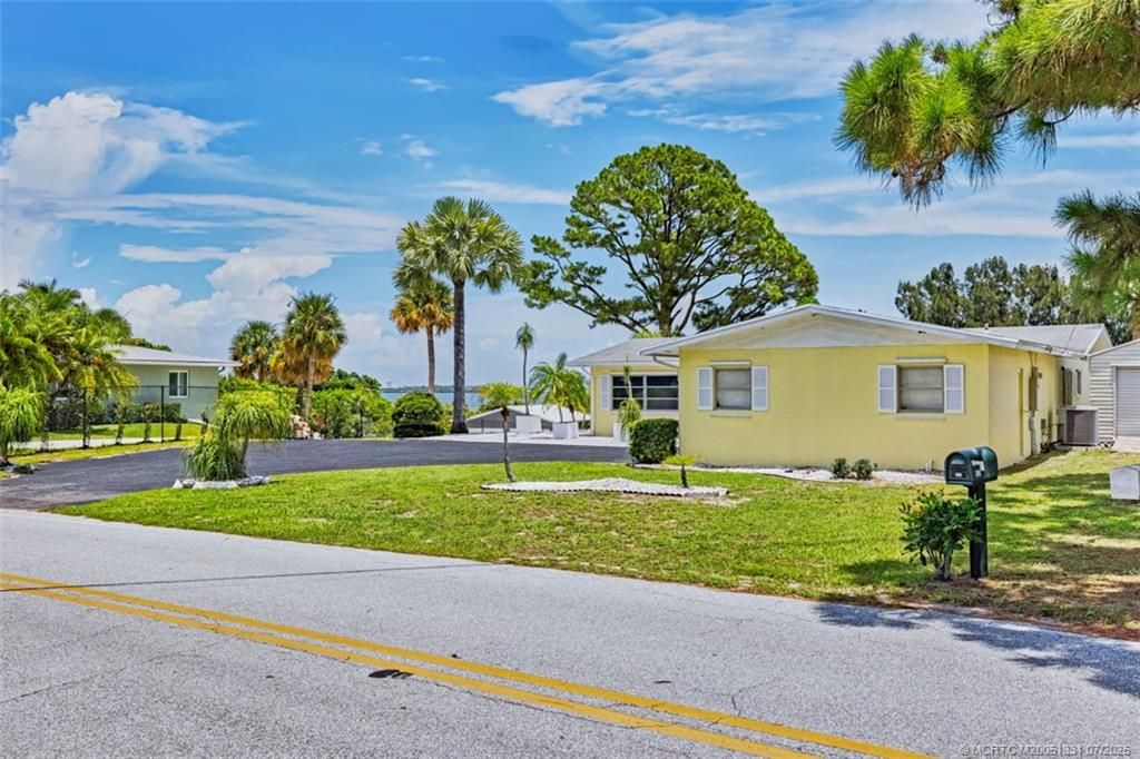 Photo of 4133 NE Skyline Drive, Jensen Beach, FL 34957 (MLS # M20051331)