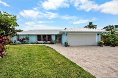 Photo of 3514 SE Narragansett Terrace, Stuart, FL 34997 (MLS # M20051234)