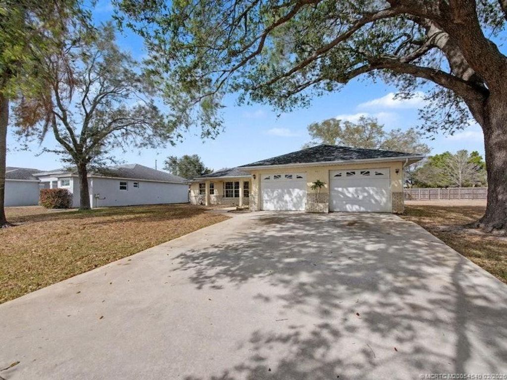 Photo of 401 SW Ridgecrest Drive, Port Saint Lucie, FL 34953 (MLS # M20054540)