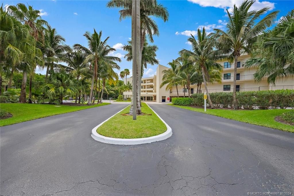 Photo of 221 NE Plantation Road #406, Stuart, FL 34996 (MLS # M20045997)