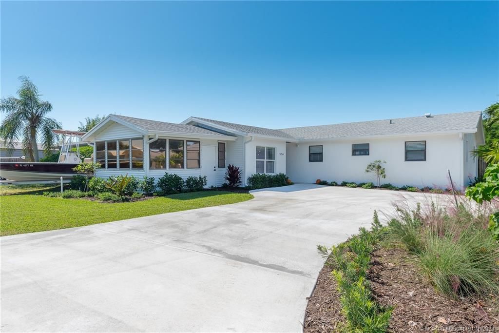 Photo of 5156 SE Manatee Terrace, Stuart, FL 34997 (MLS # M20041491)