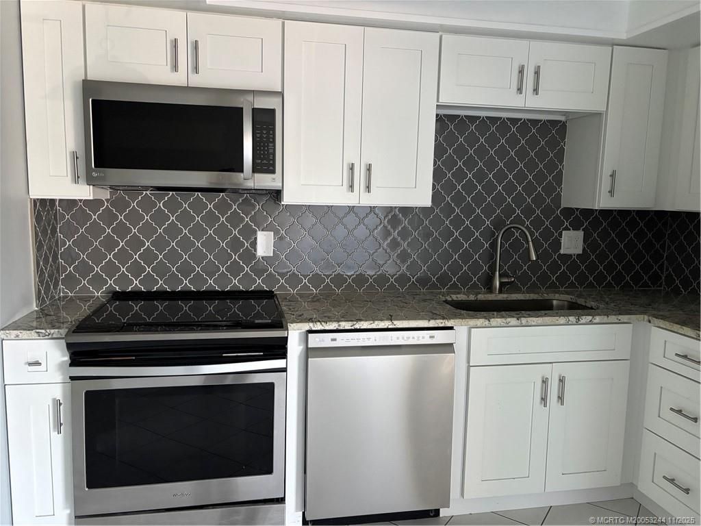 Photo of 2041 NE Collins Circle #5-10, Jensen Beach, FL 34957 (MLS # M20053244)