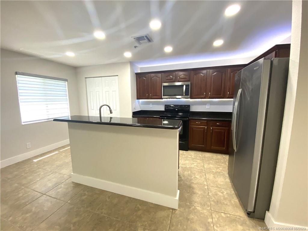 Photo of 5377 SE Jennings Lane, Stuart, FL 34997 (MLS # M20039308)