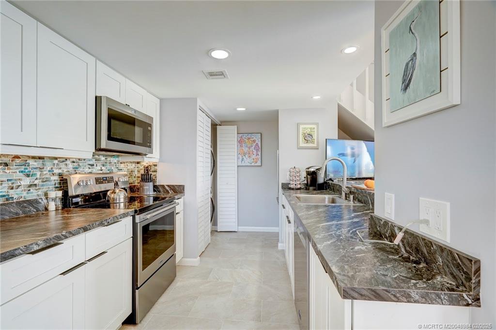 Stuart, Florida 34996, United States, 3 Bedrooms Bedrooms, ,3 BathroomsBathrooms,Residential,Active,8596