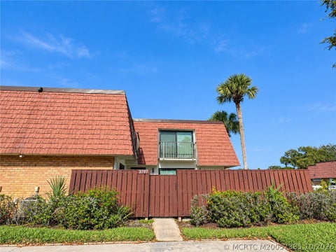 Photo of 3707 SW Sunset Trace Circle, Palm City, FL 34990 (MLS # M20057385)