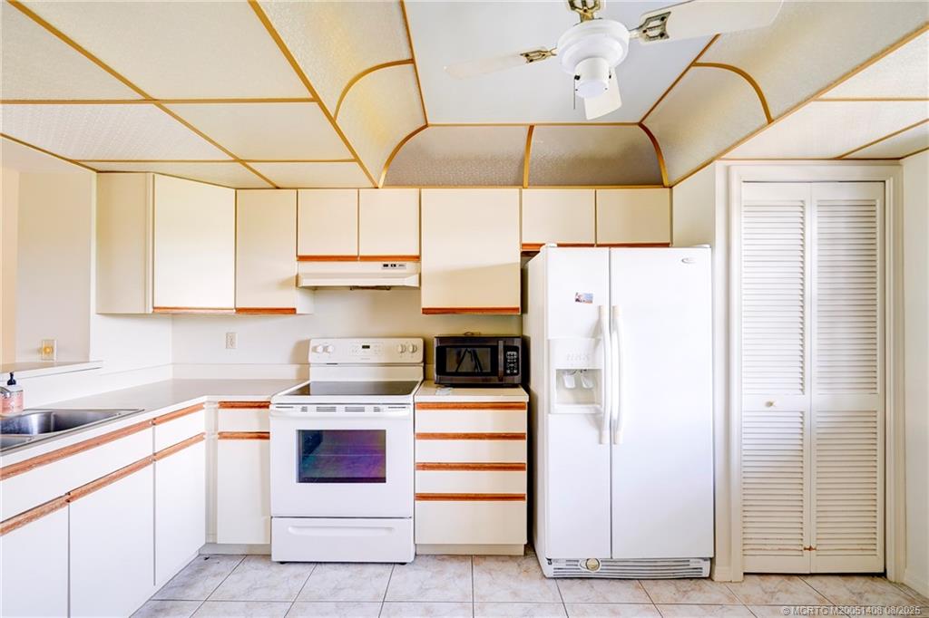 Stuart, Florida 34996, United States, 2 Bedrooms Bedrooms, ,2 BathroomsBathrooms,Residential,Active,170557