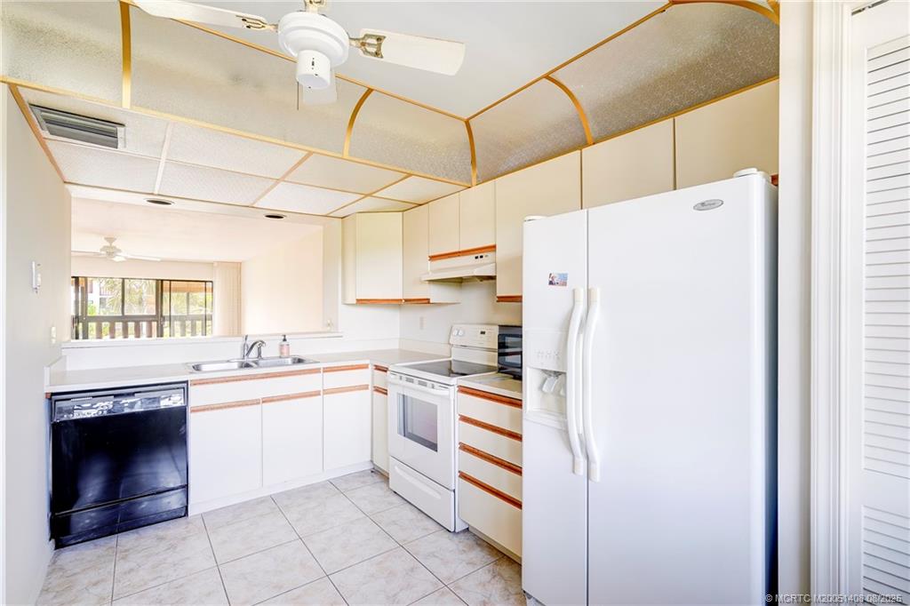 Stuart, Florida 34996, United States, 2 Bedrooms Bedrooms, ,2 BathroomsBathrooms,Residential,Active,170557