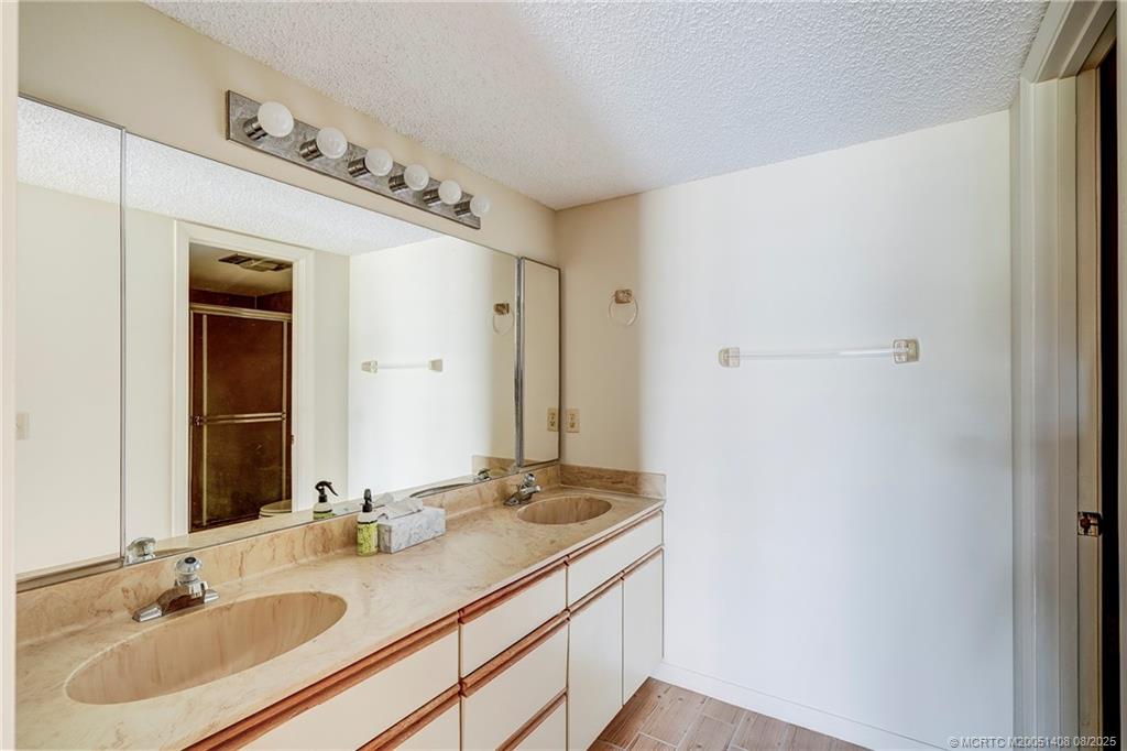 Stuart, Florida 34996, United States, 2 Bedrooms Bedrooms, ,2 BathroomsBathrooms,Residential,Active,170557