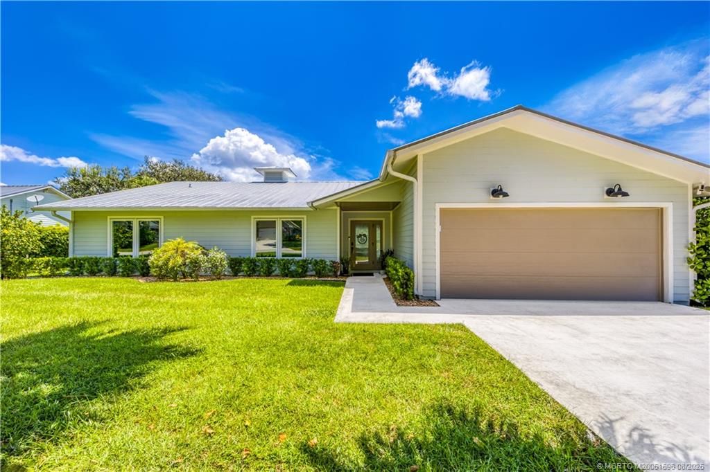 Photo of 901 SW Pine Tree Lane, Palm City, FL 34990 (MLS # M20051596)