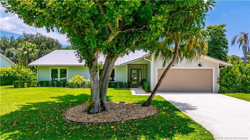 Photo of 901 SW Pine Tree Lane, Palm City, FL 34990 (MLS # M20051596)
