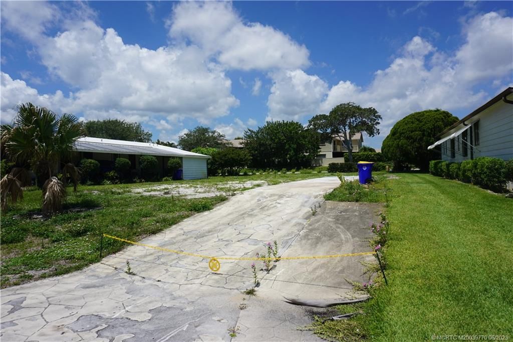 Photo of 7456 SE Independence Avenue, Hobe Sound, FL 33455 (MLS # M20039770)