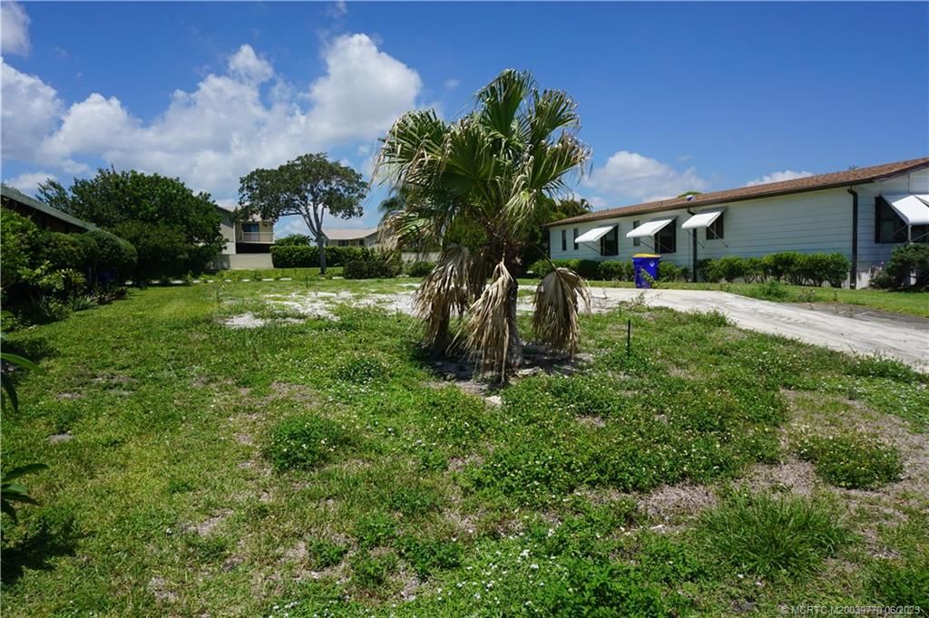 Photo of 7456 SE Independence Avenue, Hobe Sound, FL 33455 (MLS # M20039770)