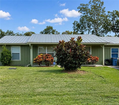 Homes For Sale - 1374 SW Thelma Street<br/> Palm City, FL 34990