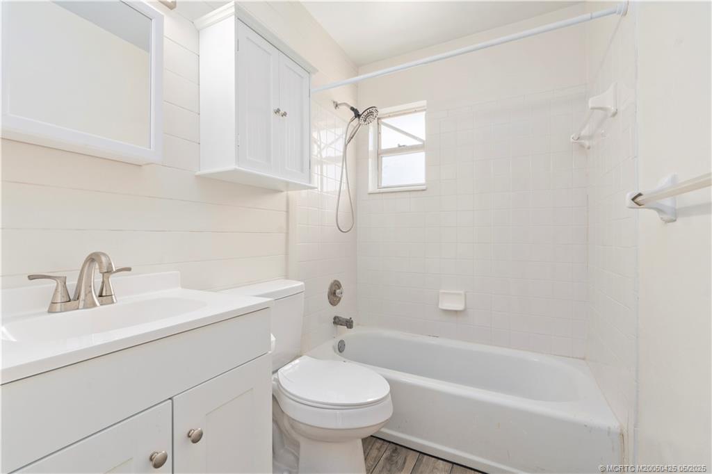 Stuart, Florida 34997, United States, 2 Bedrooms Bedrooms, ,2 BathroomsBathrooms,Residential,Pending,123660