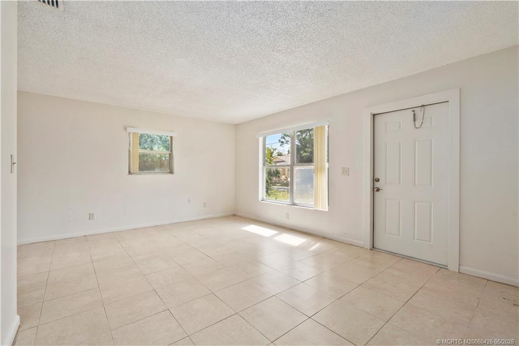 Stuart, Florida 34997, United States, 2 Bedrooms Bedrooms, ,2 BathroomsBathrooms,Residential,Pending,123660