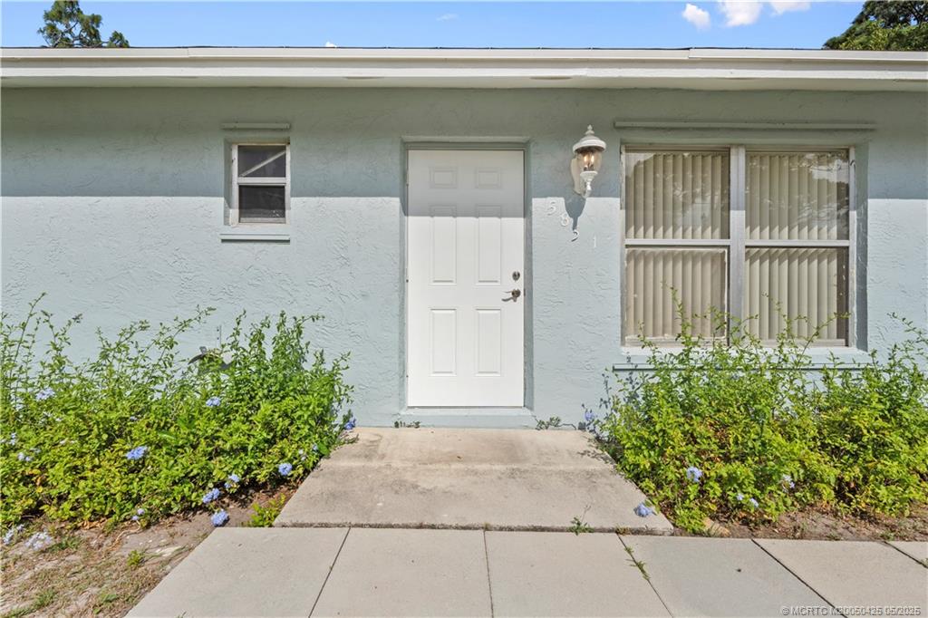 Stuart, Florida 34997, United States, 2 Bedrooms Bedrooms, ,2 BathroomsBathrooms,Residential,Pending,123660