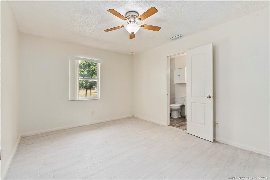 Stuart, Florida 34997, United States, 2 Bedrooms Bedrooms, ,2 BathroomsBathrooms,Residential,Pending,123660